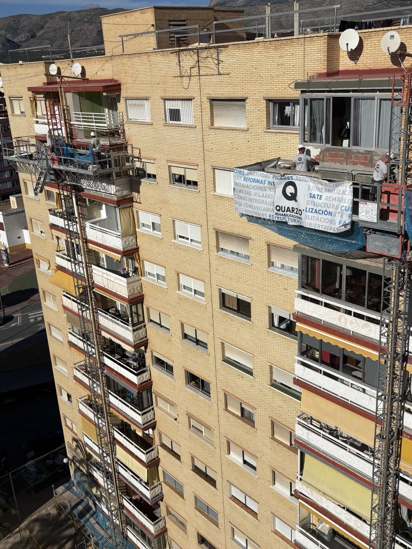 Fachada rehabilitada de un edificio de viviendas